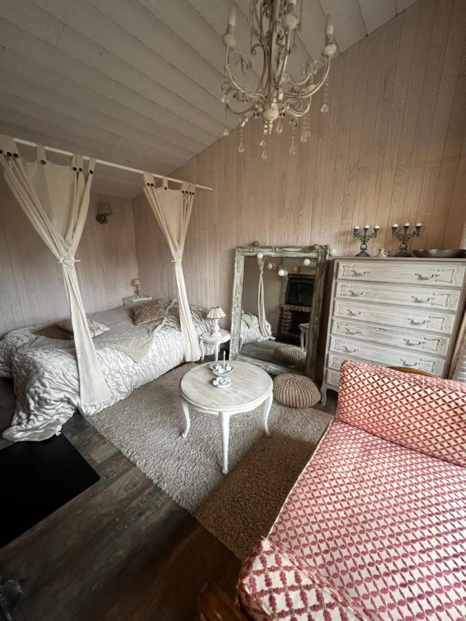La Maisonnette De Cancan Mont-près-Chambord Esterno foto